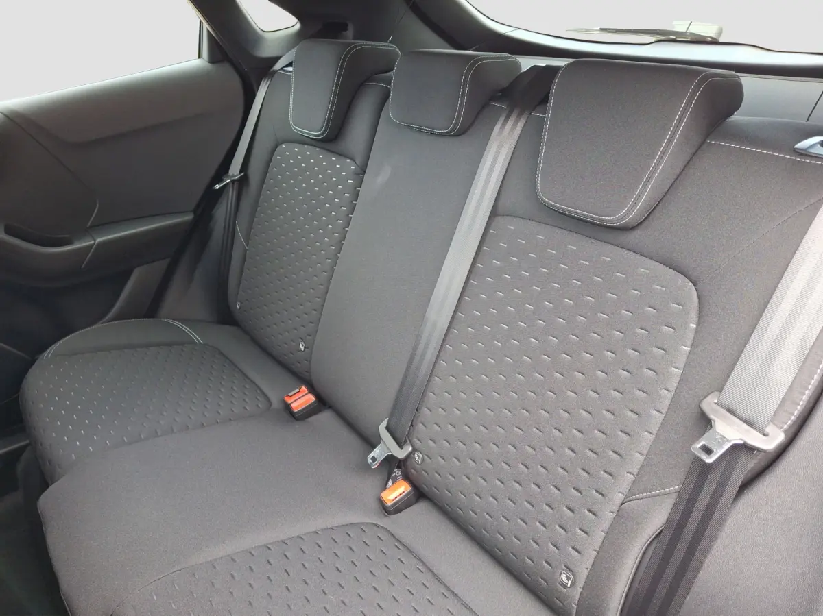 Titanium | WINTERPAKKET | ELEKTRISCHE ACHTERKLEP | CAMERA | CARPLAY DRAADLOOS | Achteruitrijcamera | Apple Carplay & Android Auto | Comfort-pakket