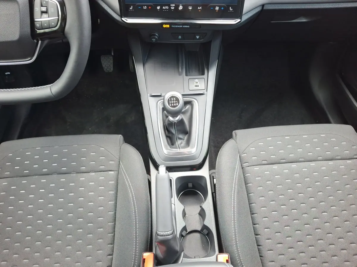 Titanium | WINTERPAKKET | ELEKTRISCHE ACHTERKLEP | CAMERA | CARPLAY DRAADLOOS | Achteruitrijcamera | Apple Carplay & Android Auto | Comfort-pakket