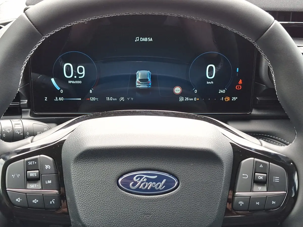 Titanium | WINTERPAKKET | ELEKTRISCHE ACHTERKLEP | CAMERA | CARPLAY DRAADLOOS | Achteruitrijcamera | Apple Carplay & Android Auto | Comfort-pakket