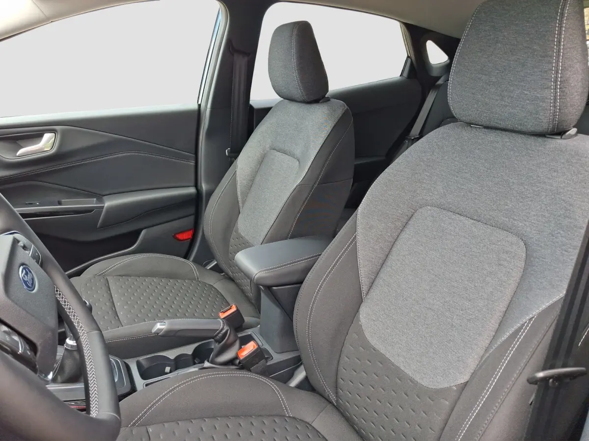 Titanium | WINTERPAKKET | ELEKTRISCHE ACHTERKLEP | CAMERA | CARPLAY DRAADLOOS | Achteruitrijcamera | Apple Carplay & Android Auto | Comfort-pakket