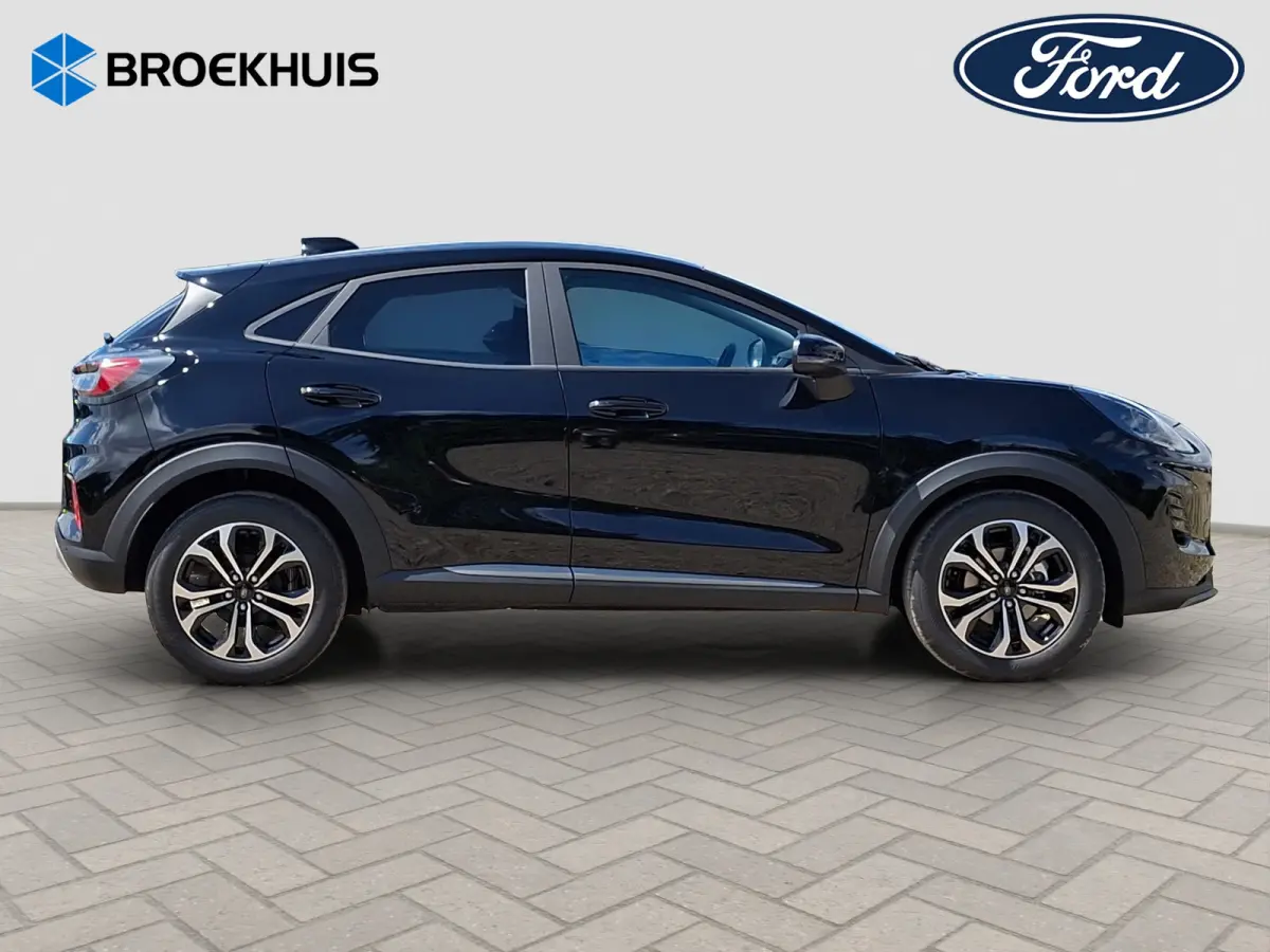Titanium | WINTERPAKKET | ELEKTRISCHE ACHTERKLEP | CAMERA | CARPLAY DRAADLOOS | Achteruitrijcamera | Apple Carplay & Android Auto | Comfort-pakket