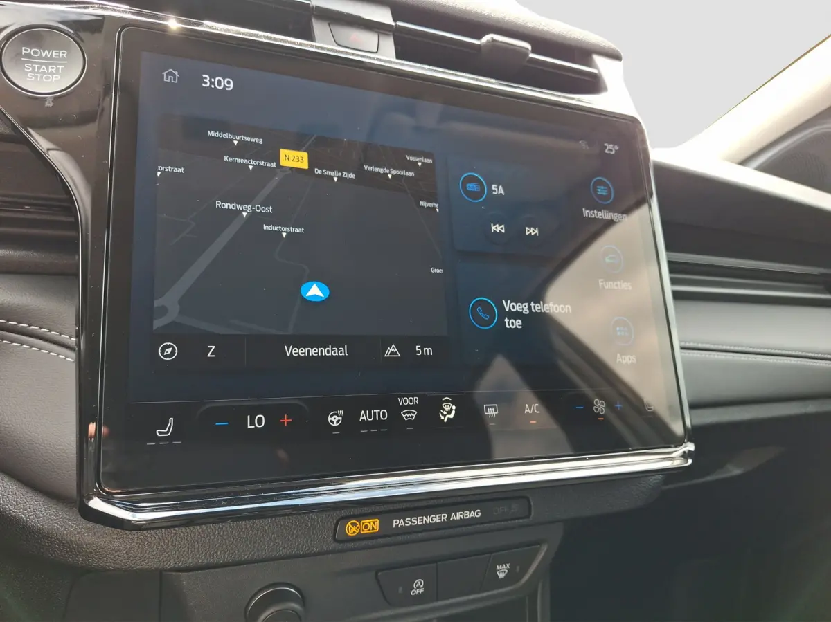 Titanium | WINTERPAKKET | ELEKTRISCHE ACHTERKLEP | CAMERA | CARPLAY DRAADLOOS | Achteruitrijcamera | Apple Carplay & Android Auto | Comfort-pakket