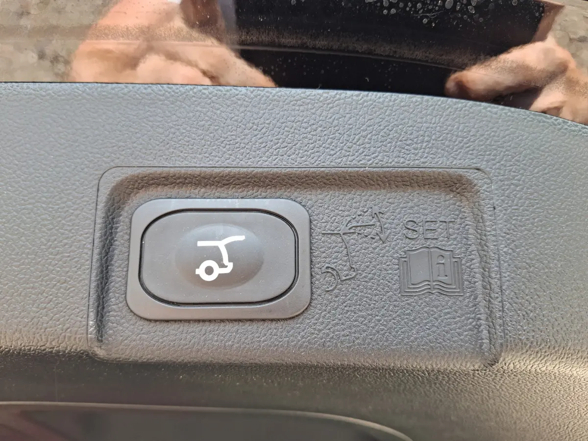 Titanium | WINTERPAKKET | ELEKTRISCHE ACHTERKLEP | CAMERA | CARPLAY DRAADLOOS | Achteruitrijcamera | Apple Carplay & Android Auto | Comfort-pakket