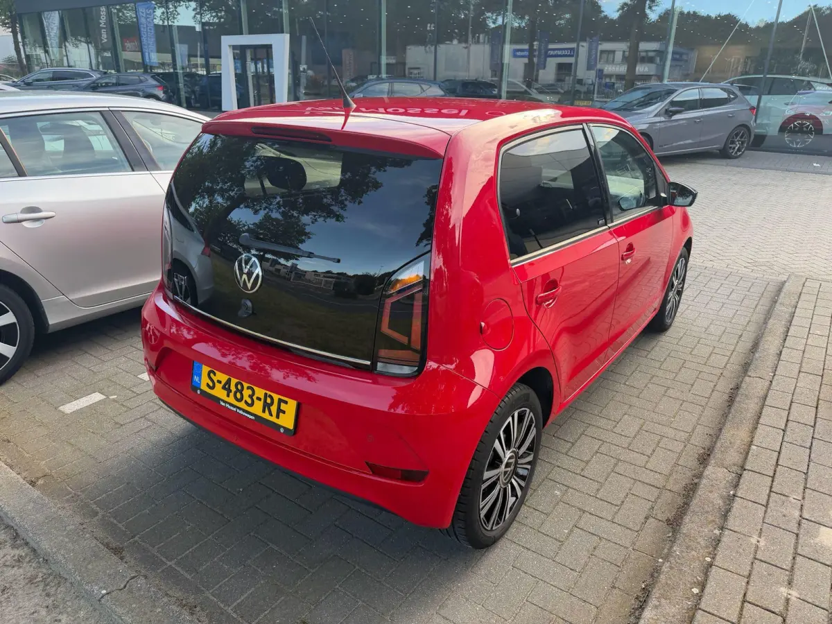 Up! 1.0 ACTIVE | 65 PK | Cruise Control | Stoelverwarming | Parkeercamera | Lichtmetalen Velgen