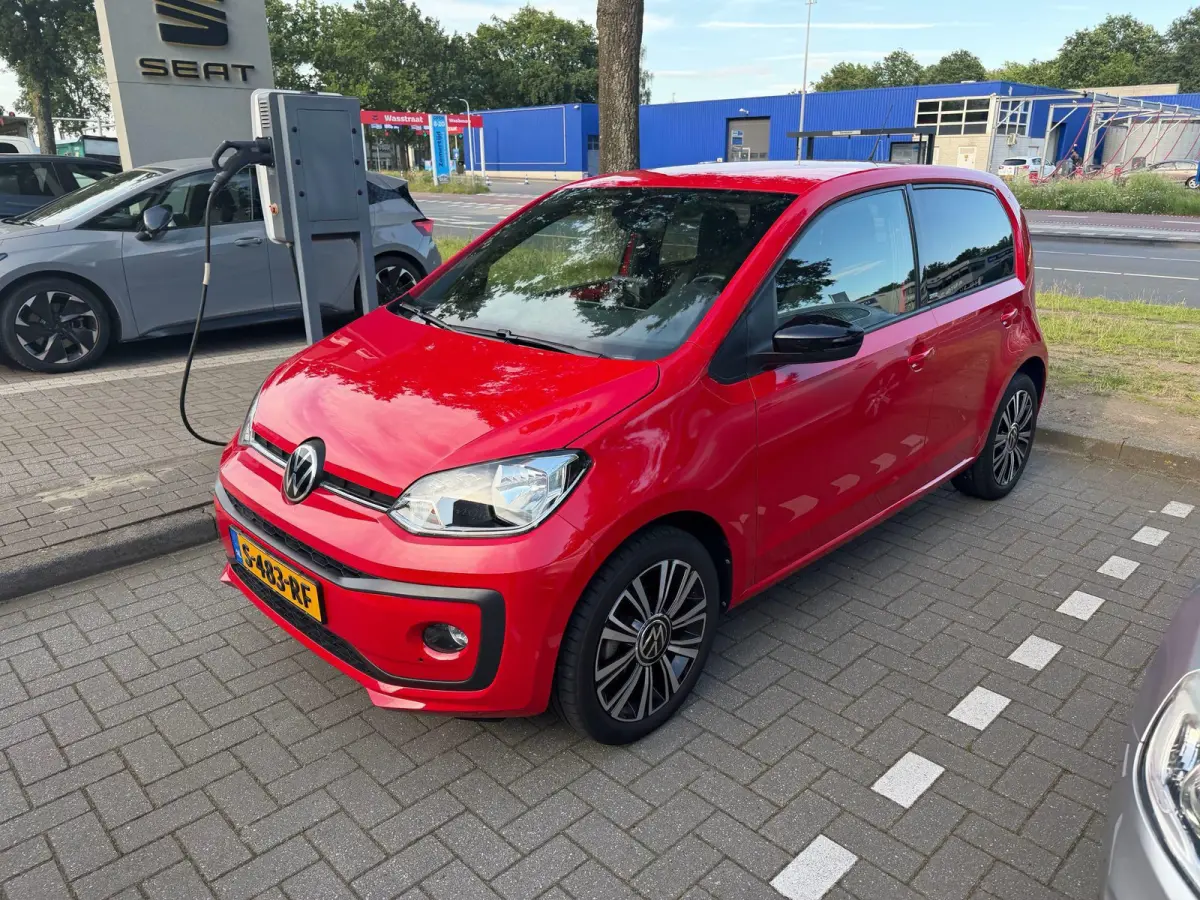 Up! 1.0 ACTIVE | 65 PK | Cruise Control | Stoelverwarming | Parkeercamera | Lichtmetalen Velgen
