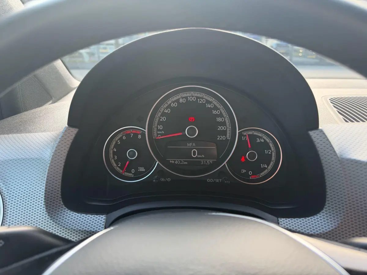 Up! 1.0 ACTIVE | 65 PK | Cruise Control | Stoelverwarming | Parkeercamera | Lichtmetalen Velgen