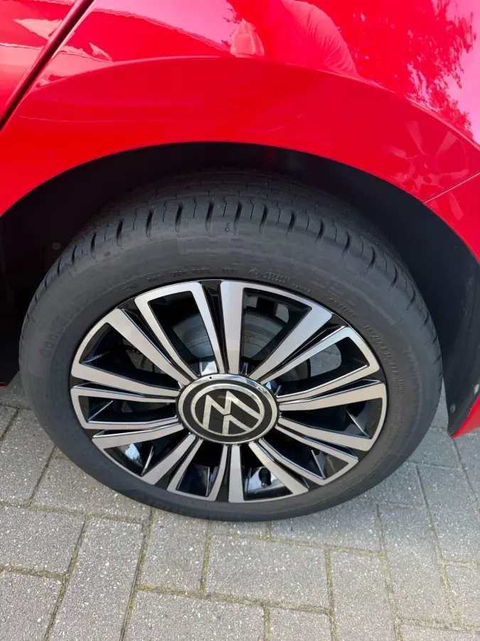 Up! 1.0 ACTIVE | 65 PK | Cruise Control | Stoelverwarming | Parkeercamera | Lichtmetalen Velgen