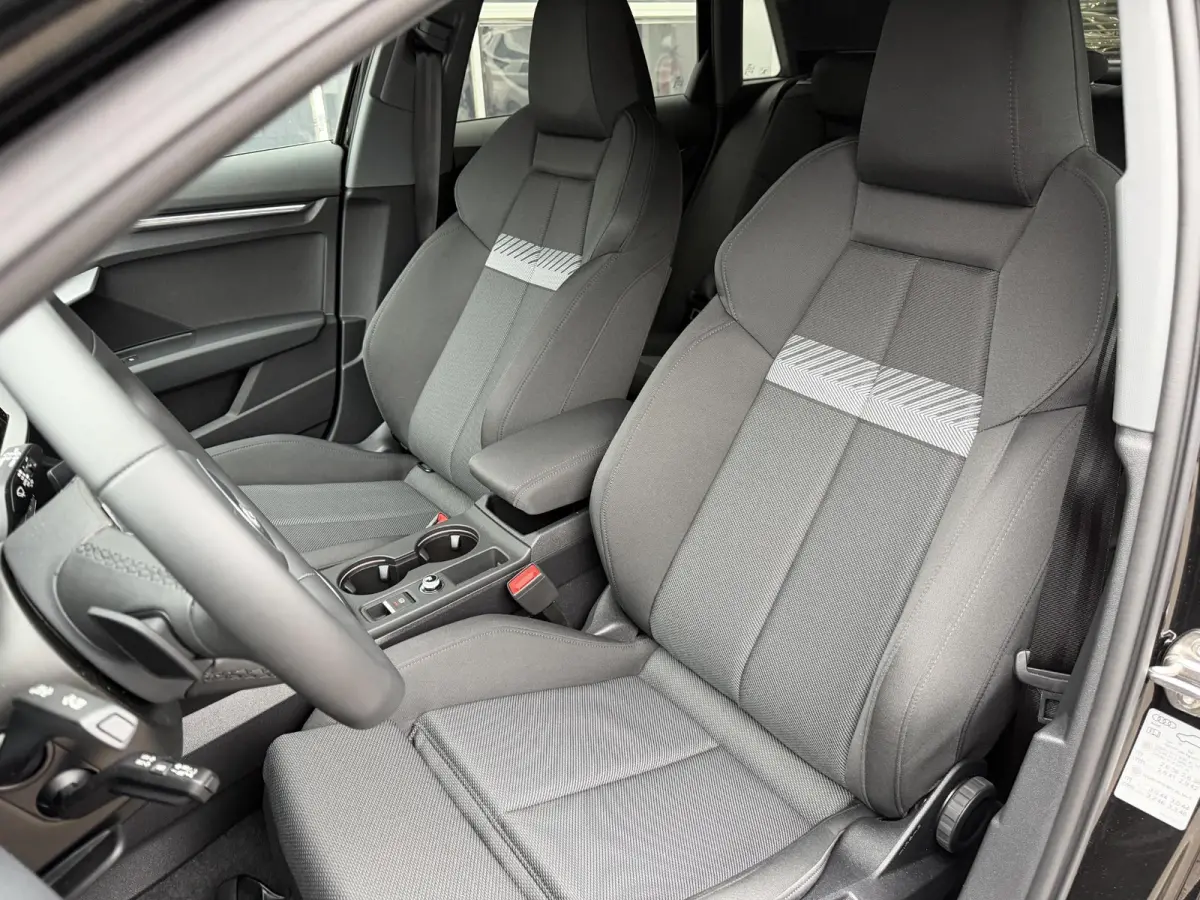 40 TFSI e S edition 204 PK l Adaptive cruise control l Airco l Navigatie l Stoelverwarming l Achteruitrijcamera l Audi sound system l Audi virtual cockpit plus l Licht- en regensensor l Appl