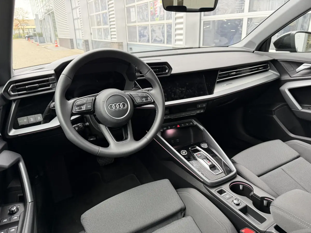 40 TFSI e S edition 204 PK l Adaptive cruise control l Airco l Navigatie l Stoelverwarming l Achteruitrijcamera l Audi sound system l Audi virtual cockpit plus l Licht- en regensensor l Appl