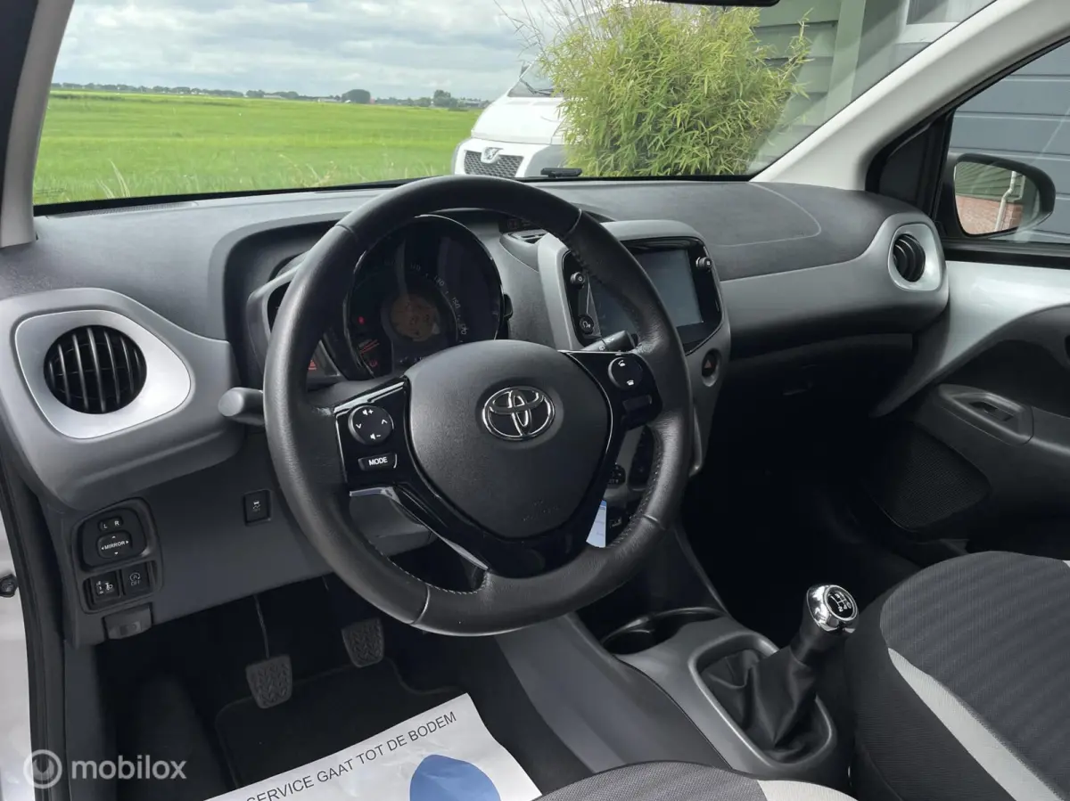 1.0 VVT-i x-joy / CARPLAY / CAMERA / LAGE KM !