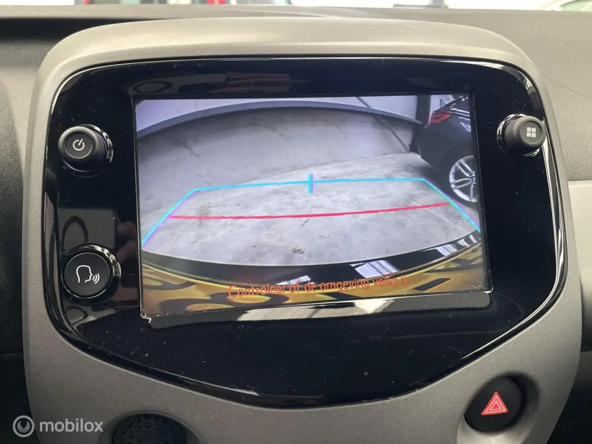 1.0 VVT-i x-joy / CARPLAY / CAMERA / LAGE KM !