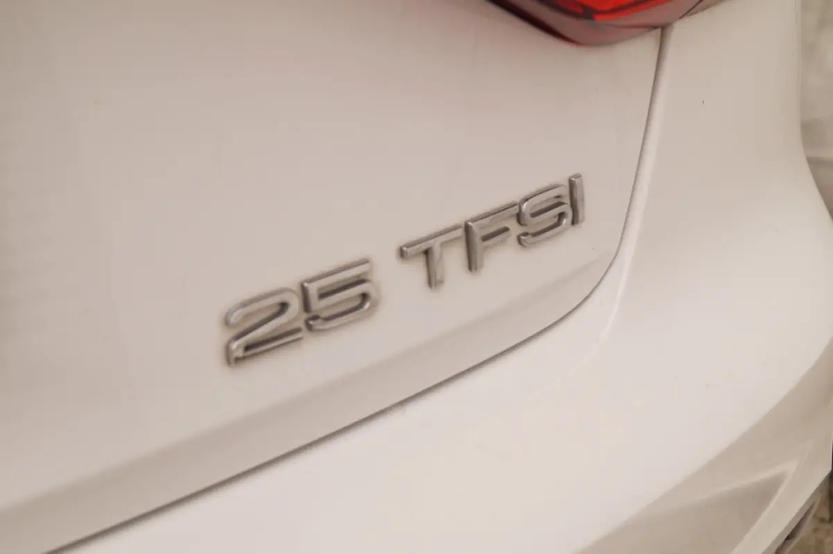 25 TFSI 95pk Epic Edition -AIRCO-CARPLAY-DIGI-DAB-
