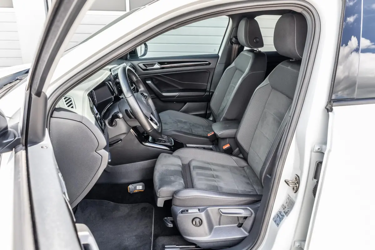 1.5 TSI 150pk DSG R-Line | Trekhaak | Stoelverwarming | Achteruitrijcamera | Navigatie | App Connect