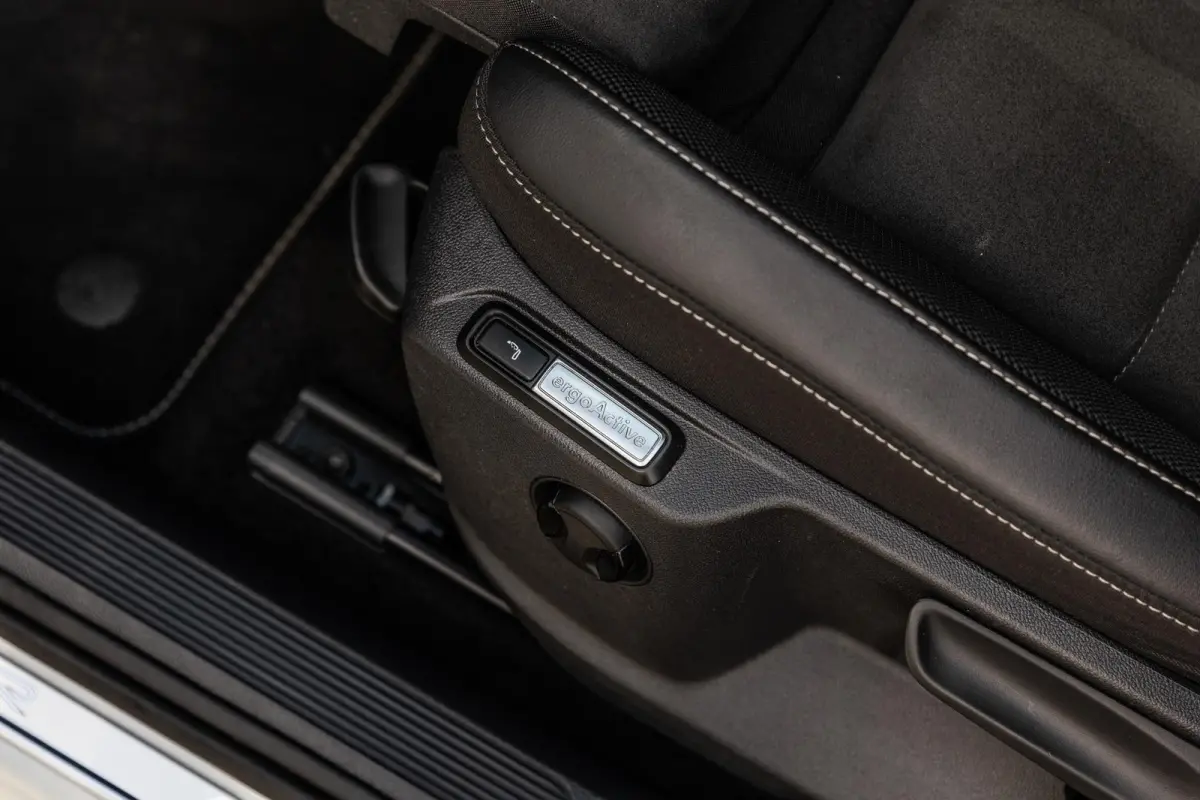 1.5 TSI 150pk DSG R-Line | Trekhaak | Stoelverwarming | Achteruitrijcamera | Navigatie | App Connect