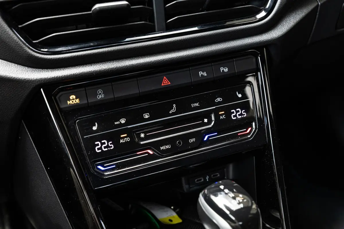 1.5 TSI 150pk DSG R-Line | Trekhaak | Stoelverwarming | Achteruitrijcamera | Navigatie | App Connect