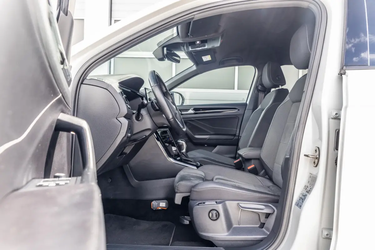 1.5 TSI 150pk DSG R-Line | Trekhaak | Stoelverwarming | Achteruitrijcamera | Navigatie | App Connect