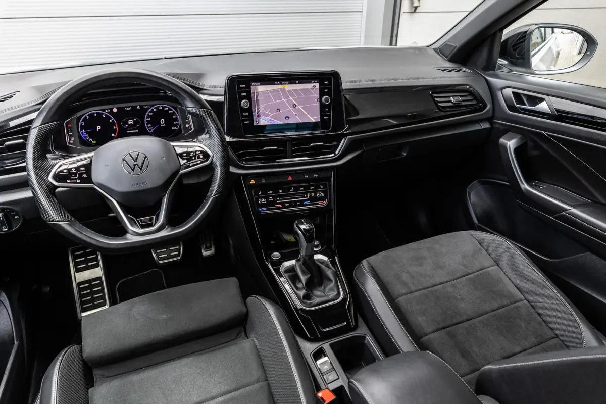1.5 TSI 150pk DSG R-Line | Trekhaak | Stoelverwarming | Achteruitrijcamera | Navigatie | App Connect