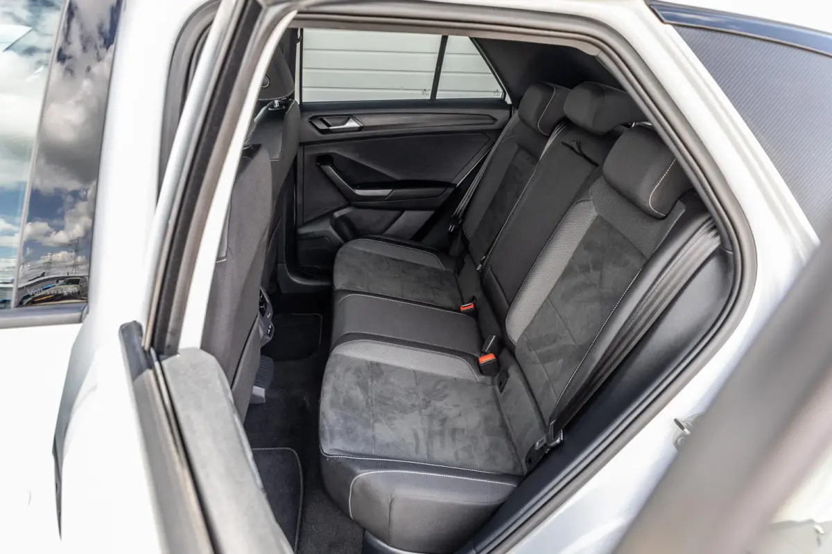 1.5 TSI 150pk DSG R-Line | Trekhaak | Stoelverwarming | Achteruitrijcamera | Navigatie | App Connect