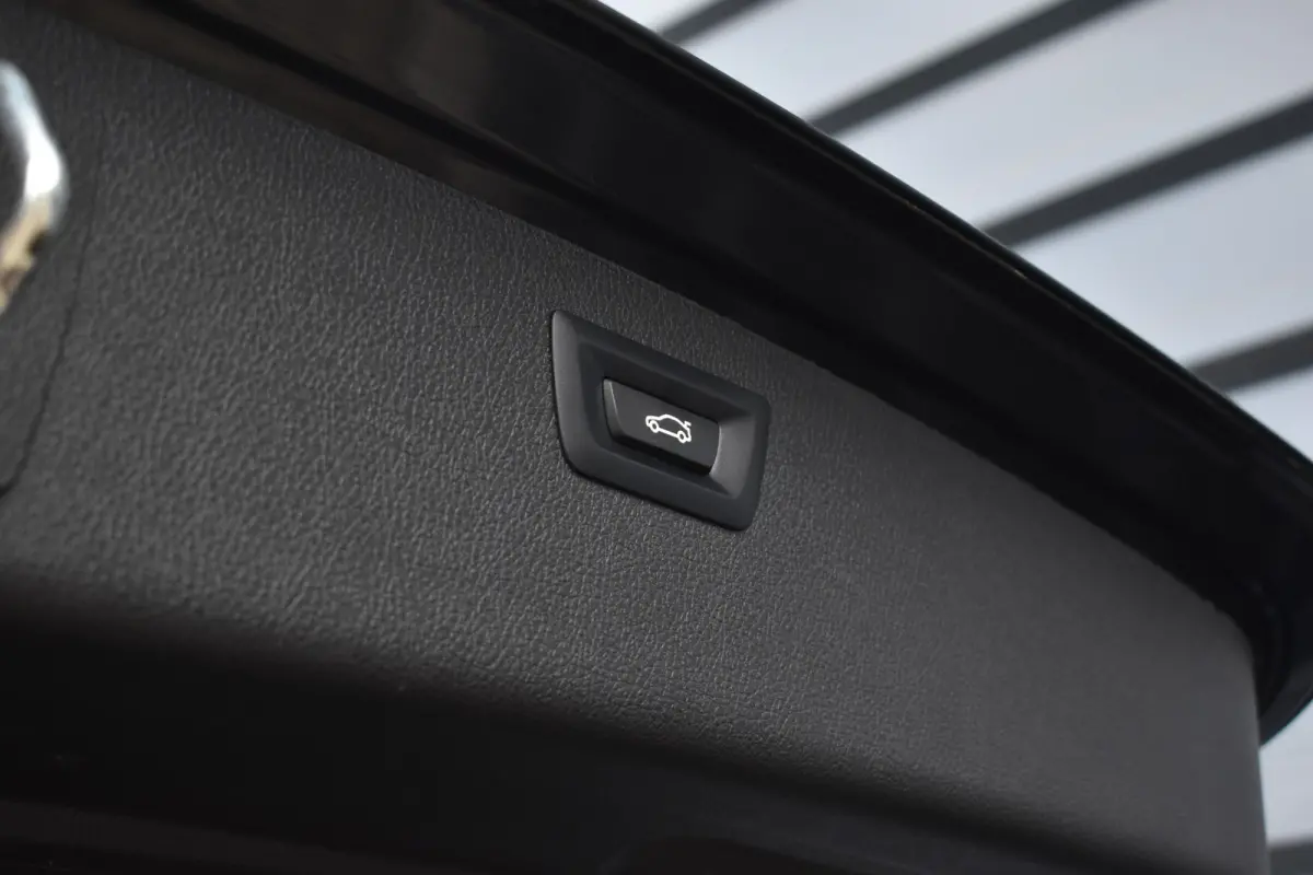 320i M Sport Shadow | Virtual Cockpit | Achteruitrijcamera | Groot Navi | HiFi |
