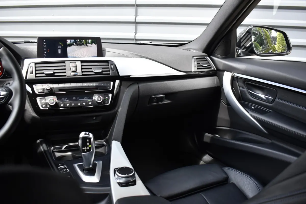 320i M Sport Shadow | Virtual Cockpit | Achteruitrijcamera | Groot Navi | HiFi |