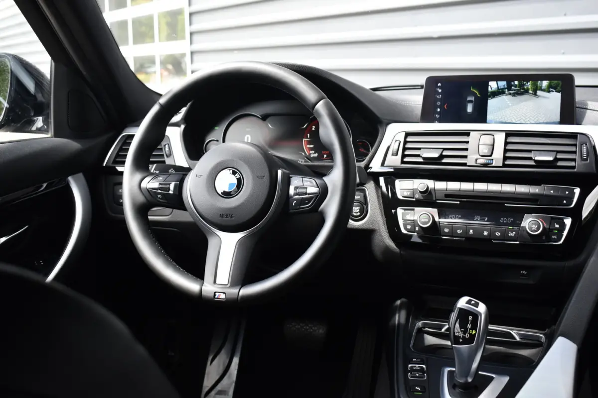 320i M Sport Shadow | Virtual Cockpit | Achteruitrijcamera | Groot Navi | HiFi |