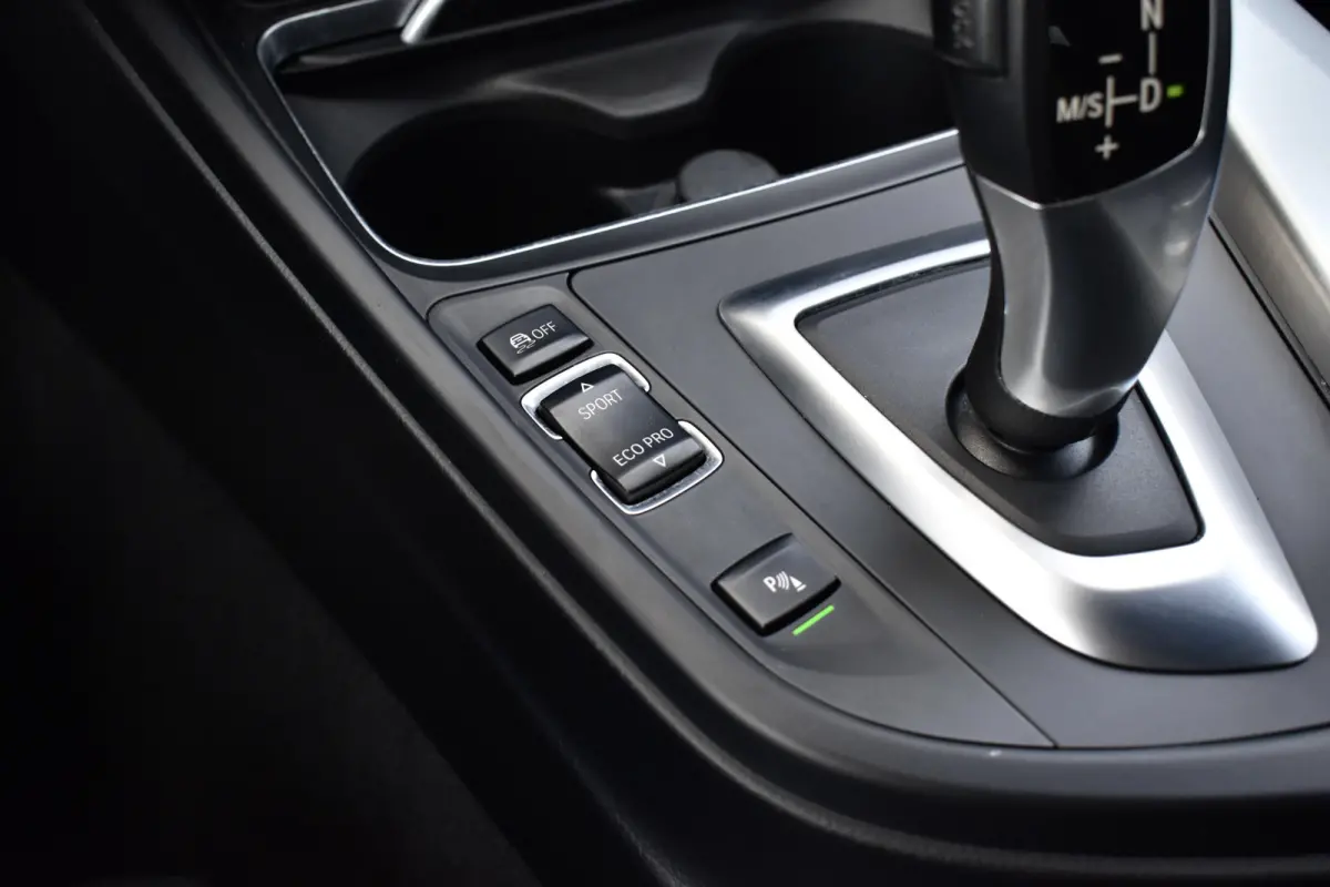 320i M Sport Shadow | Virtual Cockpit | Achteruitrijcamera | Groot Navi | HiFi |