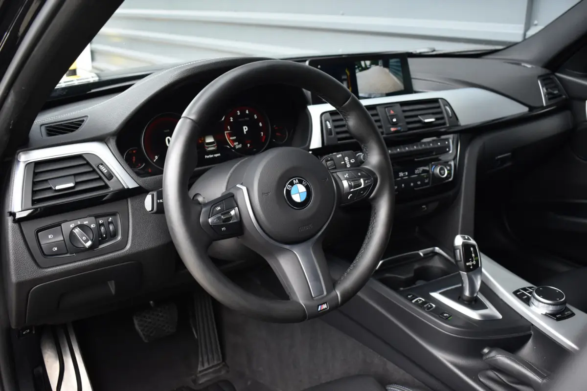 320i M Sport Shadow | Virtual Cockpit | Achteruitrijcamera | Groot Navi | HiFi |
