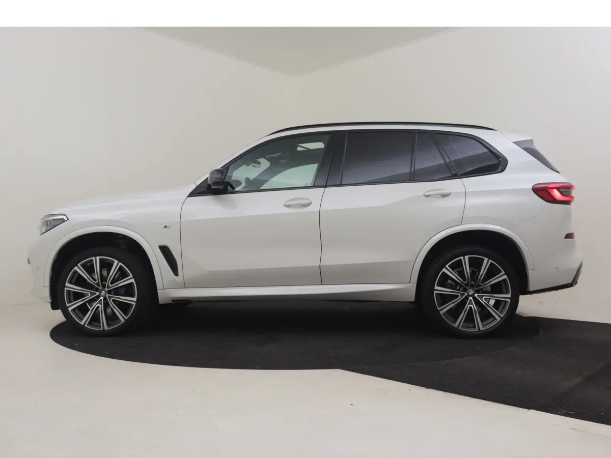 xDrive40i High Executive 340PK AUTO | Laser LED | Head-up Display | 360 Camera | Panorama-dak | Trekhaak elect | 4 wiel besturing | 22"LMV