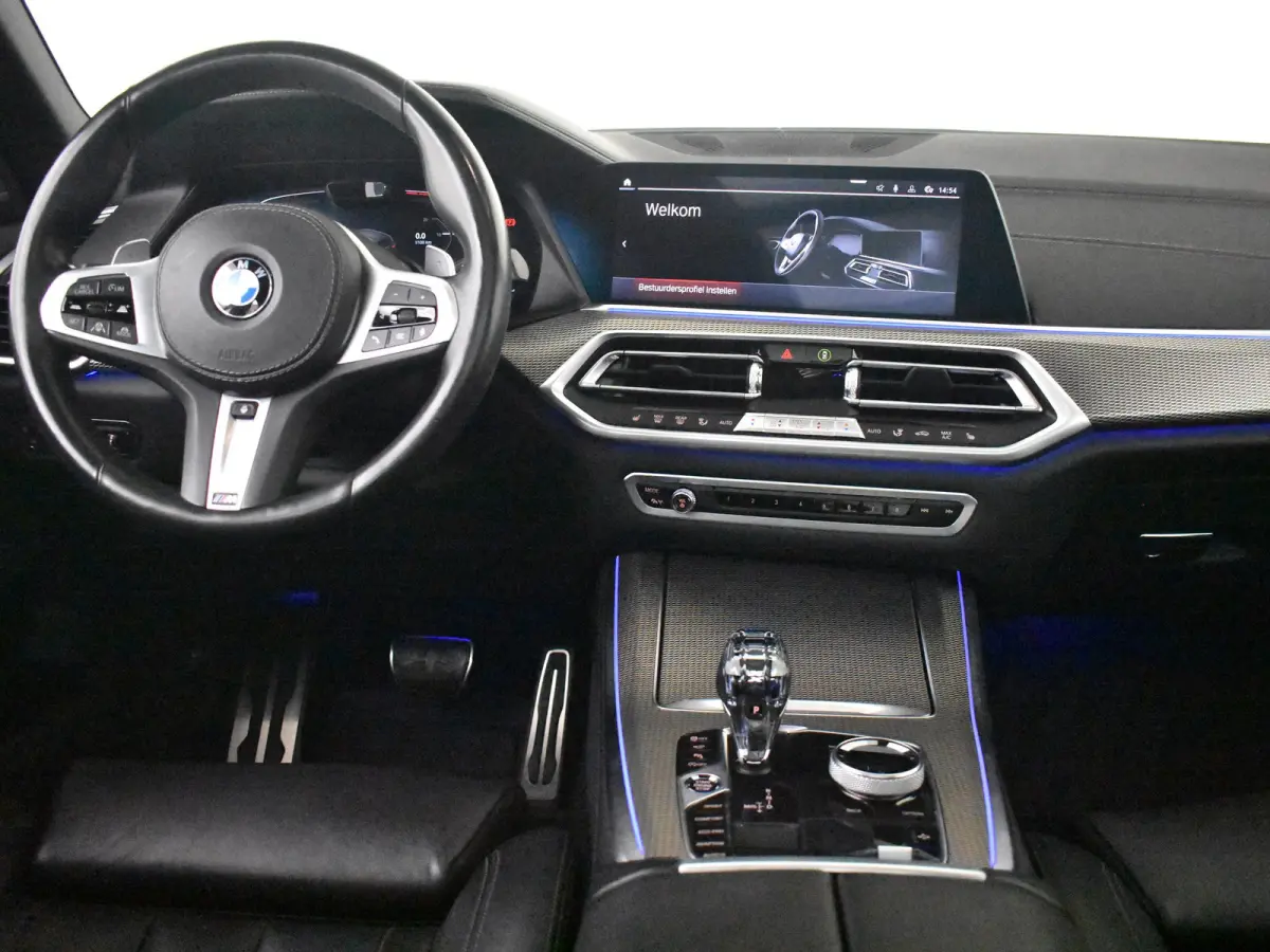 xDrive40i High Executive 340PK AUTO | Laser LED | Head-up Display | 360 Camera | Panorama-dak | Trekhaak elect | 4 wiel besturing | 22"LMV