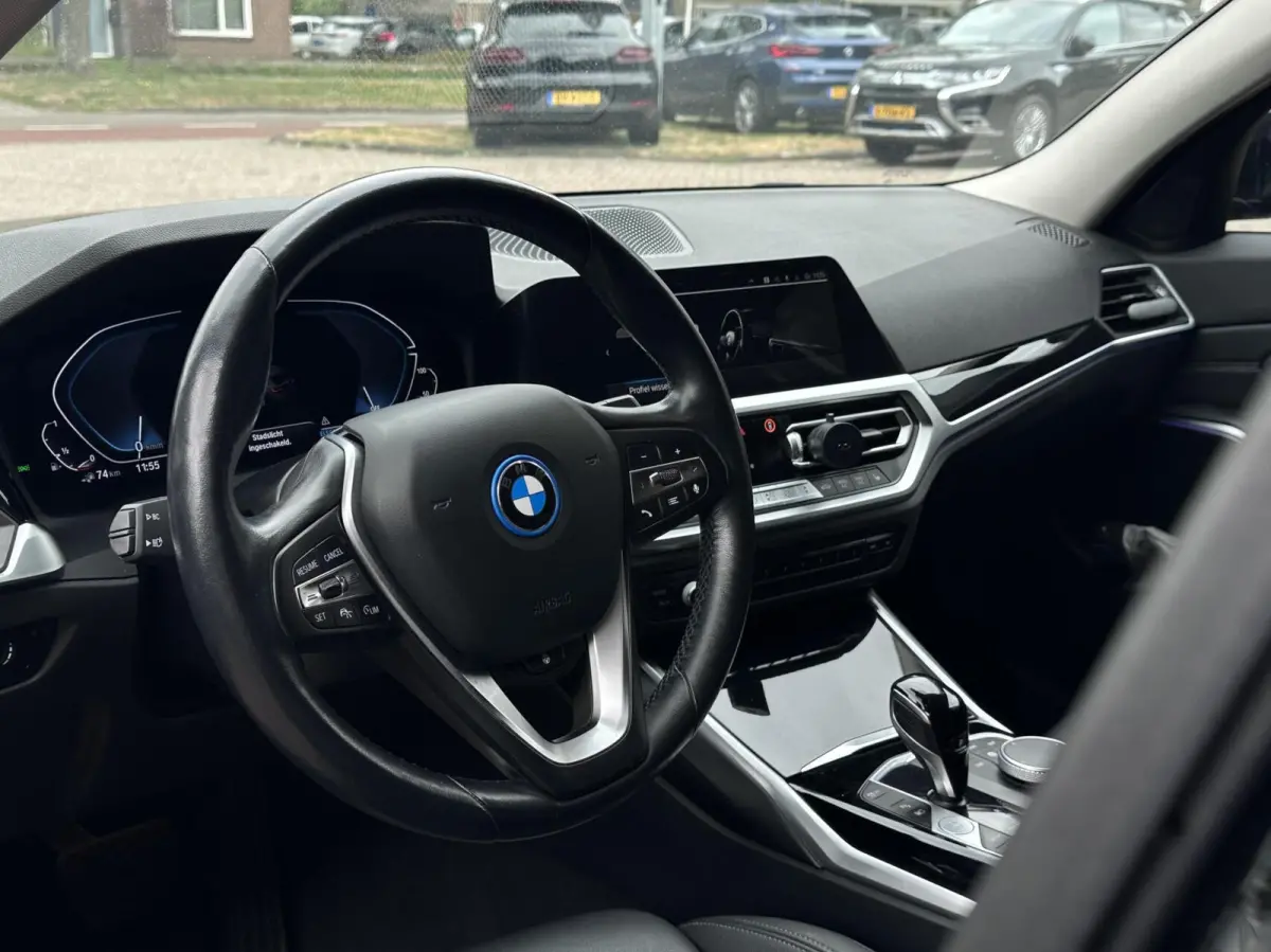 330e High Executive Led, Climat, Carplay, Camera, LM..
