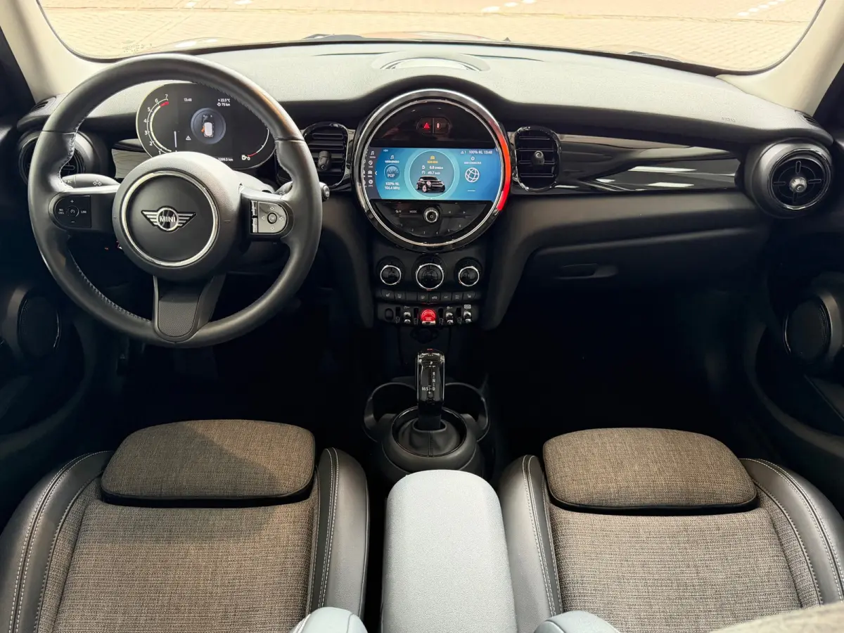 1.5 Cooper - Facelift - Camera - Navi Prof - Dealer onderhouden