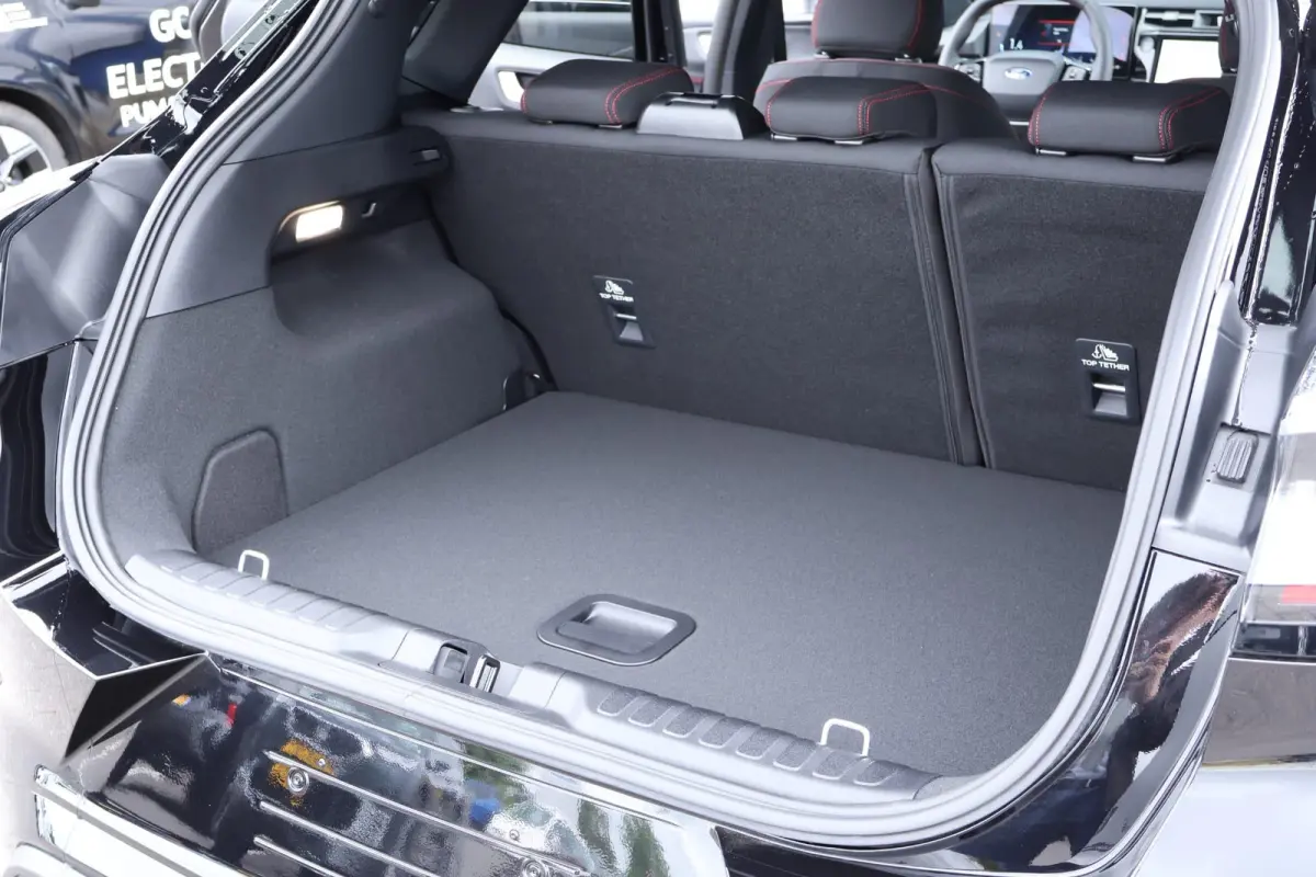 1.0 EcoBoost ST-Line | Gratis upgrade naar automaat! | Voorraad! | Winterpack | Elektrische Achterklep | Cruise Control | Keyless Entry | Climate Control |