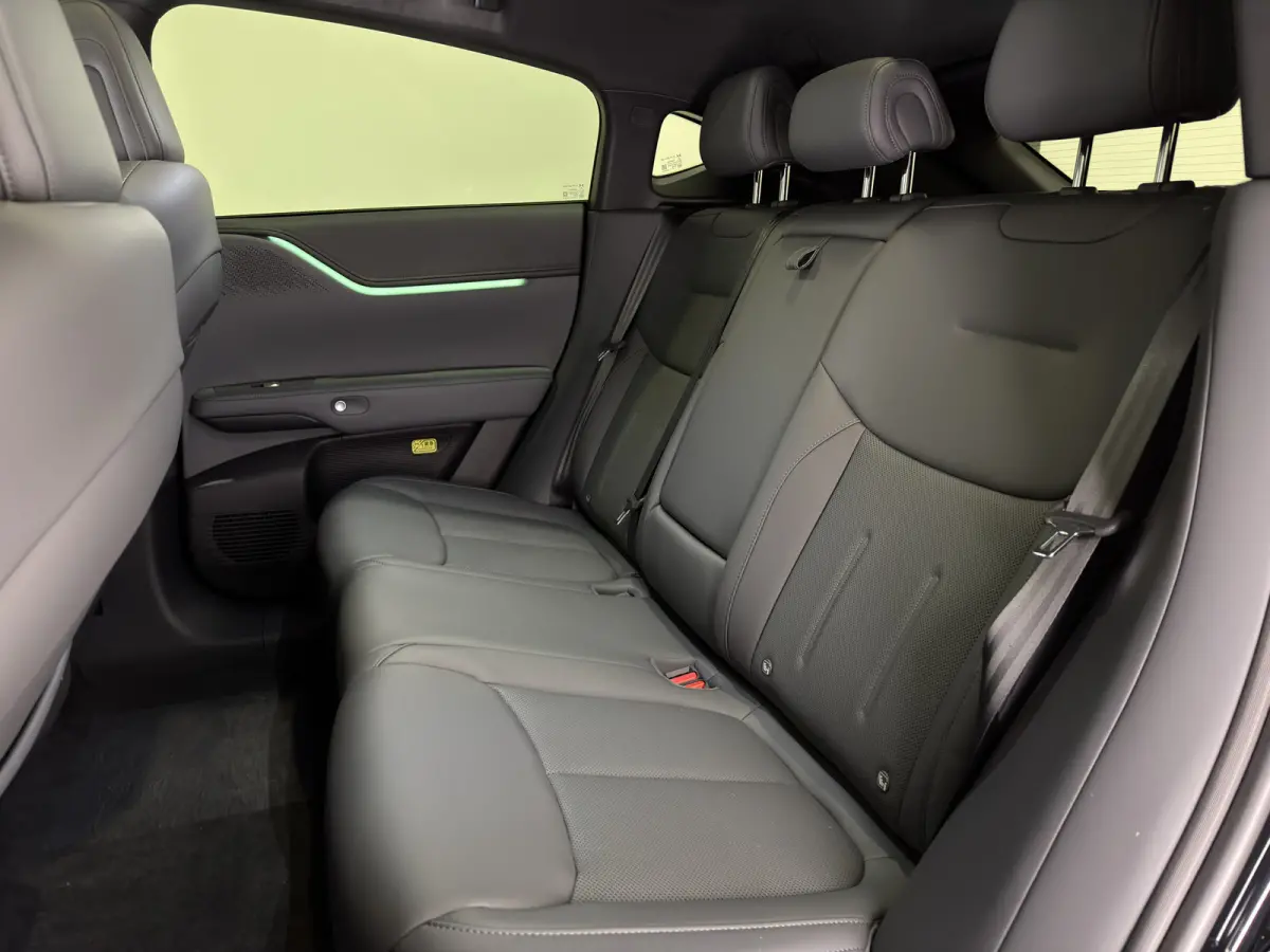 RWD Long Range 80.8 kWh | Luxe donker interieur | Panoramadak