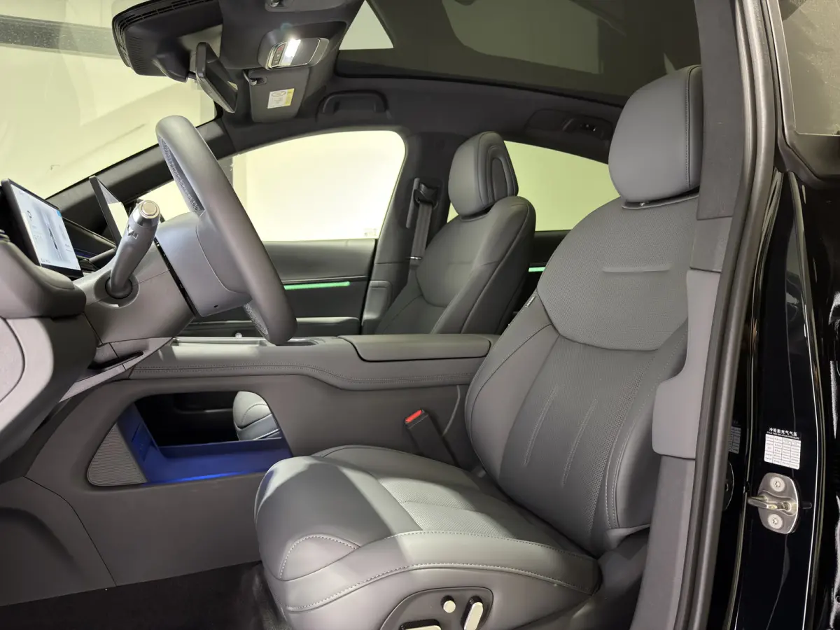 RWD Long Range 80.8 kWh | Luxe donker interieur | Panoramadak