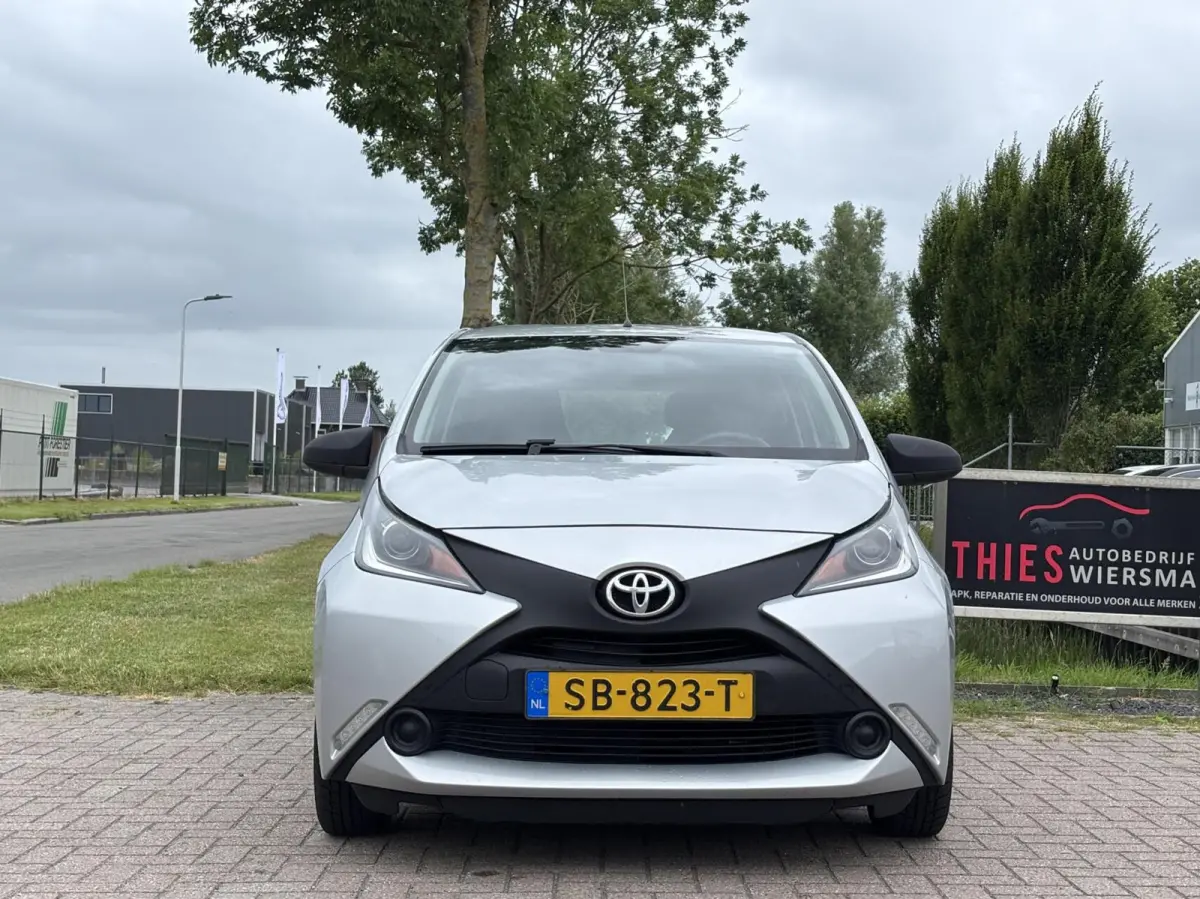 1.0 VVT-i x cruise airco bleutooth