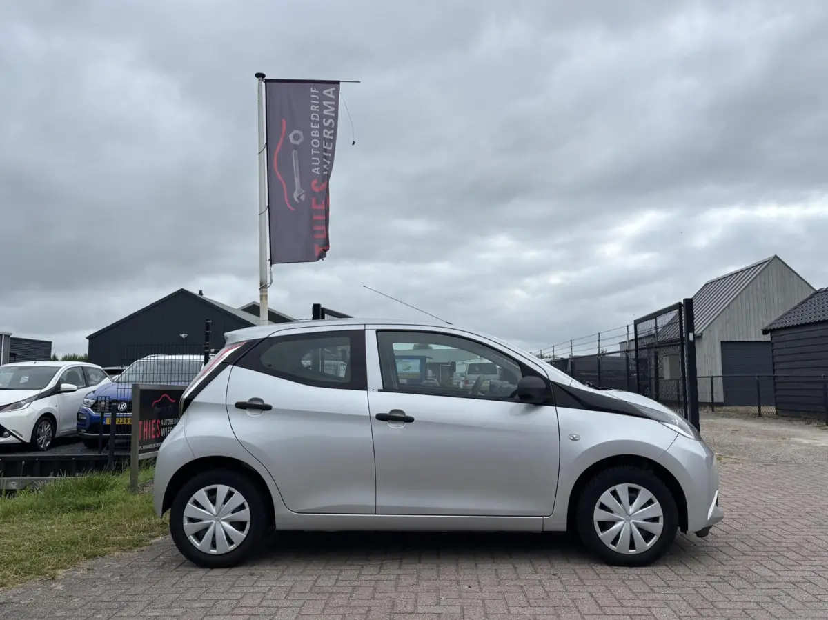 1.0 VVT-i x cruise airco bleutooth