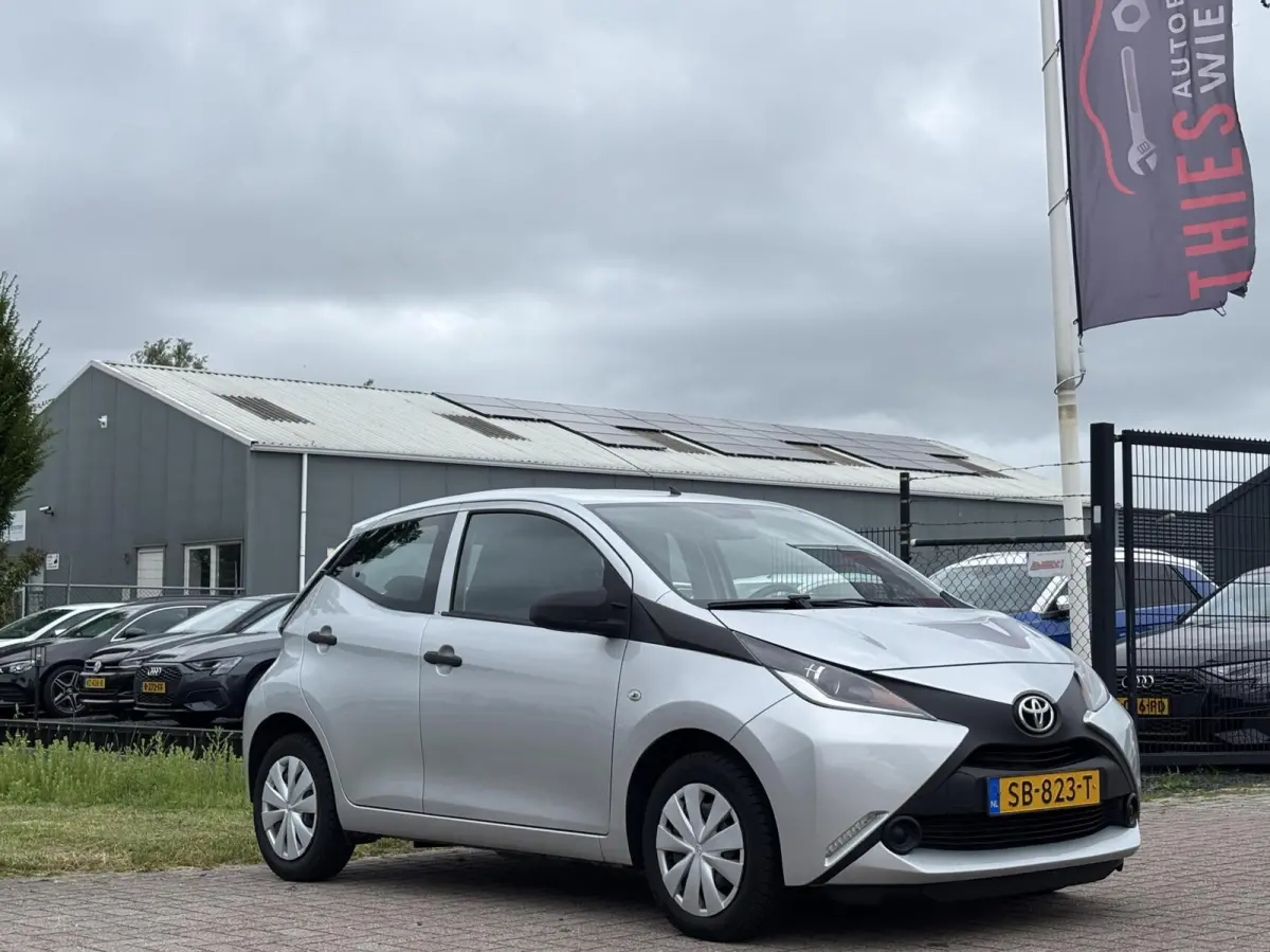 1.0 VVT-i x cruise airco bleutooth