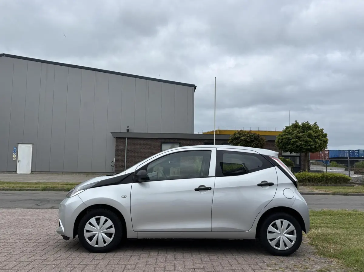 1.0 VVT-i x cruise airco bleutooth
