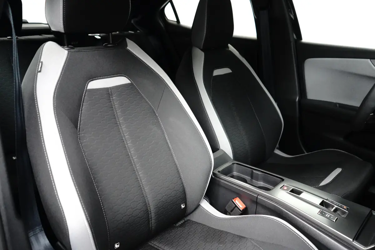 Edition Stuurverwarming | Camera | Parkeersensoren Voor&Achter | Achteruitrijcamera met 180° Area view | Keyless-Start | Stuur verwarmbaar