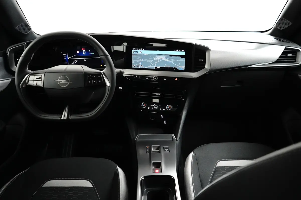 Edition Stuurverwarming | Camera | Parkeersensoren Voor&Achter | Achteruitrijcamera met 180° Area view | Keyless-Start | Stuur verwarmbaar