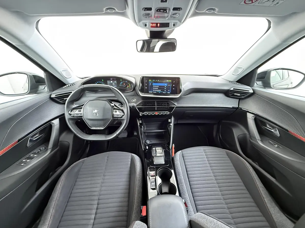 SUV Active 50 kWh 136pk | Accu 94% | 3-Fase | Navigatie via Apple Carplay en Android auto | Automatische airco | Cruise control |