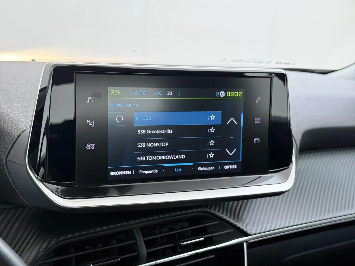 SUV Active 50 kWh 136pk | Accu 94% | 3-Fase | Navigatie via Apple Carplay en Android auto | Automatische airco | Cruise control |