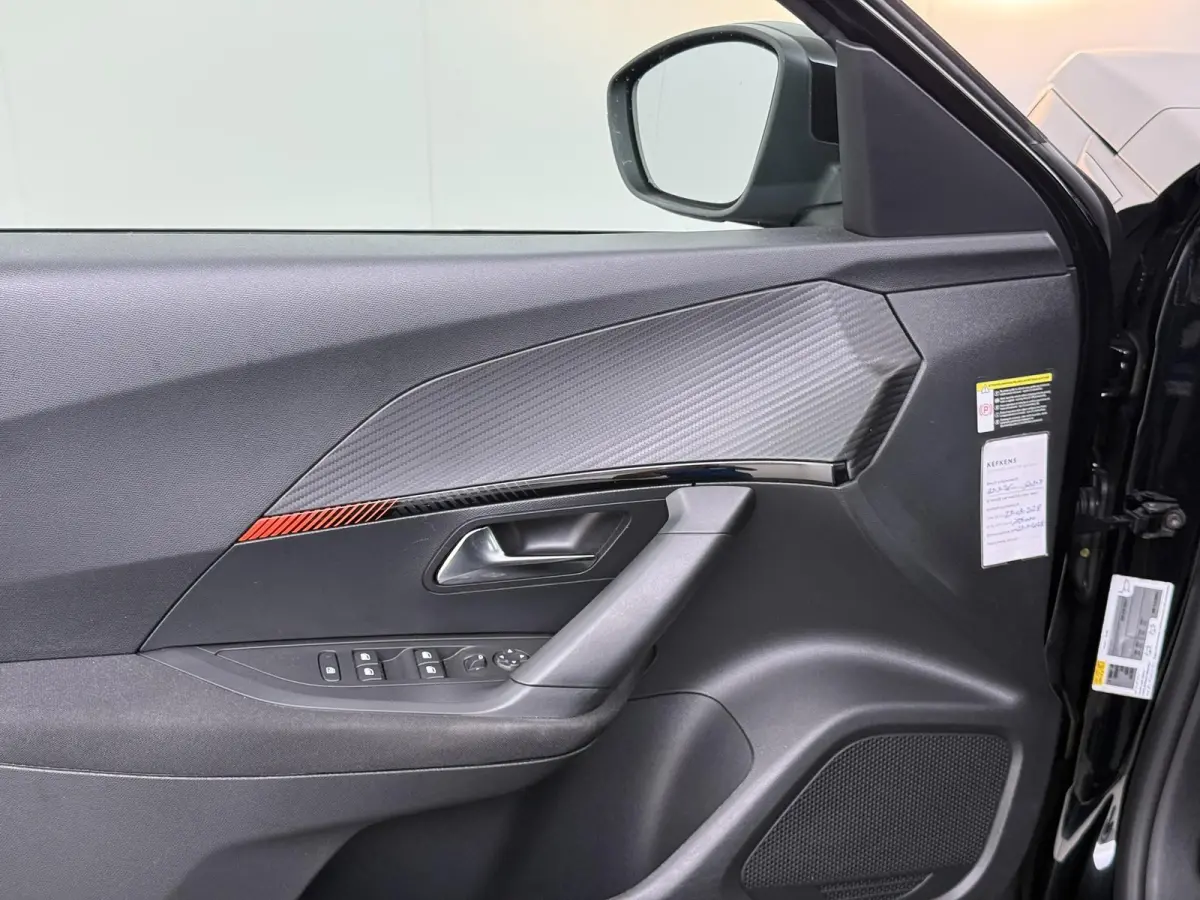 SUV Active 50 kWh 136pk | Accu 94% | 3-Fase | Navigatie via Apple Carplay en Android auto | Automatische airco | Cruise control |