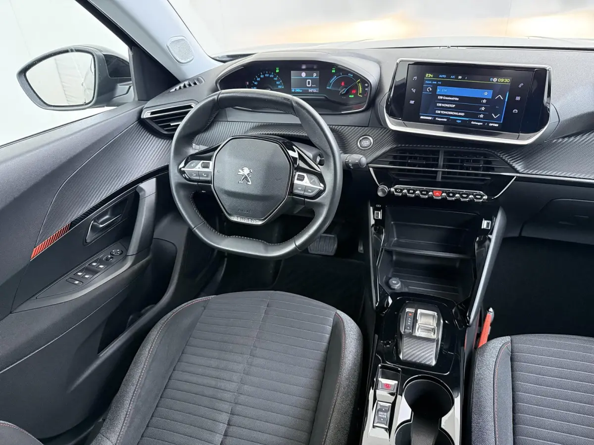SUV Active 50 kWh 136pk | Accu 94% | 3-Fase | Navigatie via Apple Carplay en Android auto | Automatische airco | Cruise control |