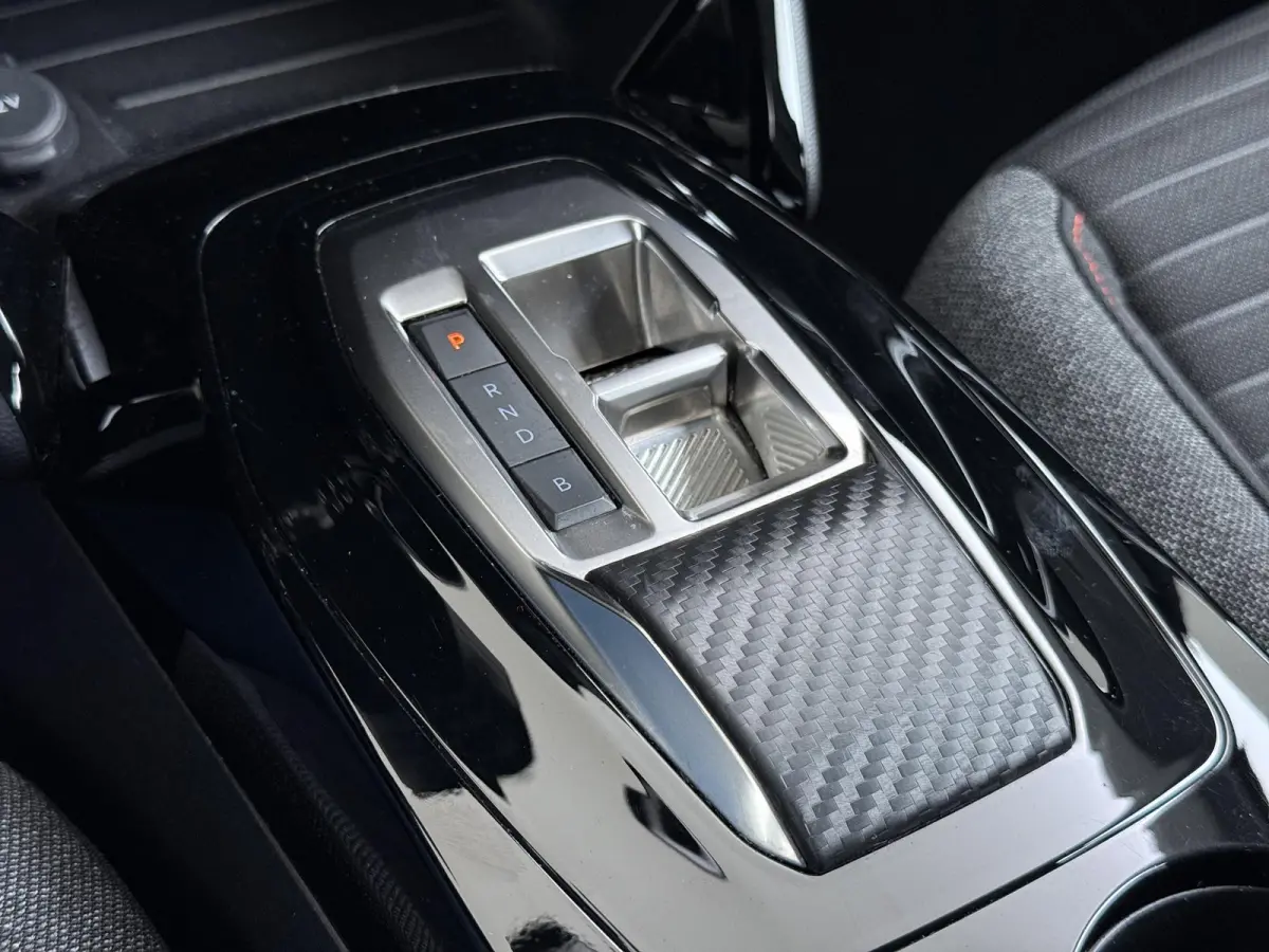 SUV Active 50 kWh 136pk | Accu 94% | 3-Fase | Navigatie via Apple Carplay en Android auto | Automatische airco | Cruise control |