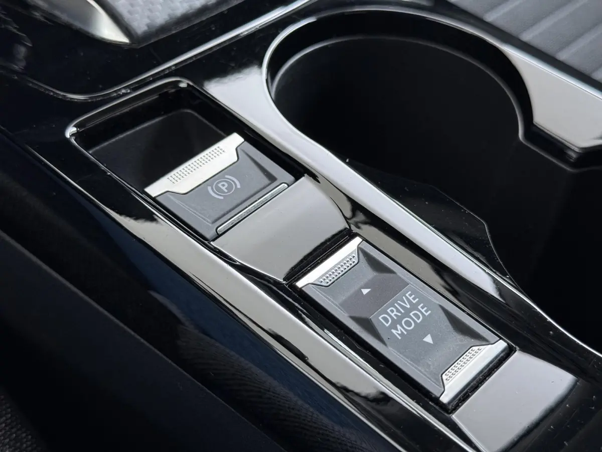 SUV Active 50 kWh 136pk | Accu 94% | 3-Fase | Navigatie via Apple Carplay en Android auto | Automatische airco | Cruise control |