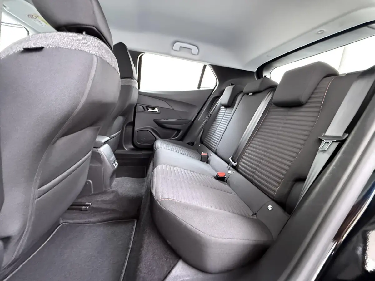 SUV Active 50 kWh 136pk | Accu 94% | 3-Fase | Navigatie via Apple Carplay en Android auto | Automatische airco | Cruise control |