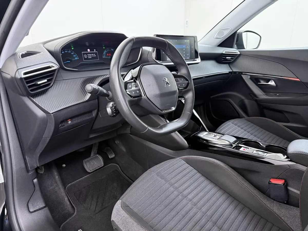 SUV Active 50 kWh 136pk | Accu 94% | 3-Fase | Navigatie via Apple Carplay en Android auto | Automatische airco | Cruise control |