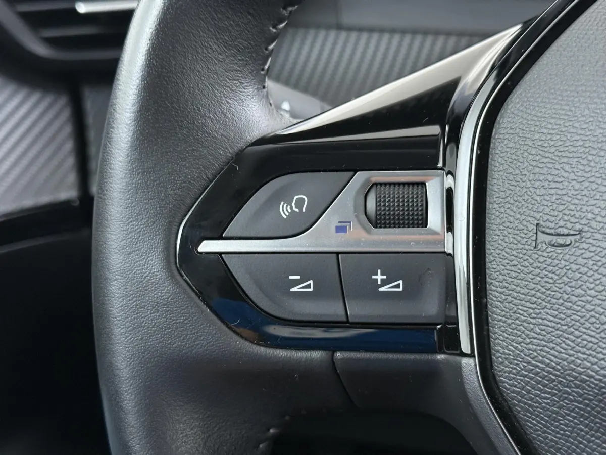 SUV Active 50 kWh 136pk | Accu 94% | 3-Fase | Navigatie via Apple Carplay en Android auto | Automatische airco | Cruise control |