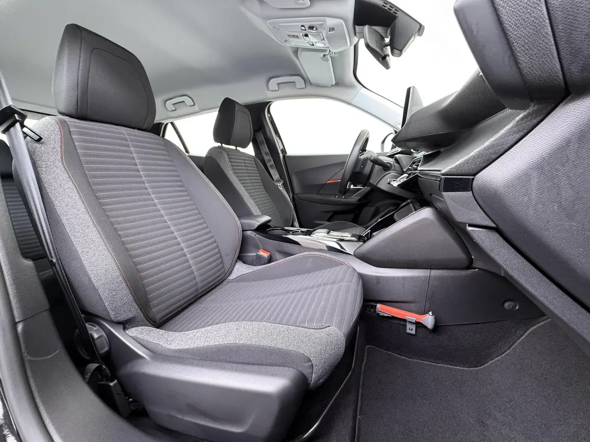 SUV Active 50 kWh 136pk | Accu 94% | 3-Fase | Navigatie via Apple Carplay en Android auto | Automatische airco | Cruise control |